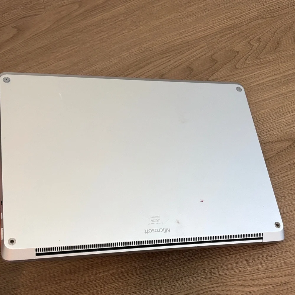 Microsoft Surface Laptop - White/Silver Top